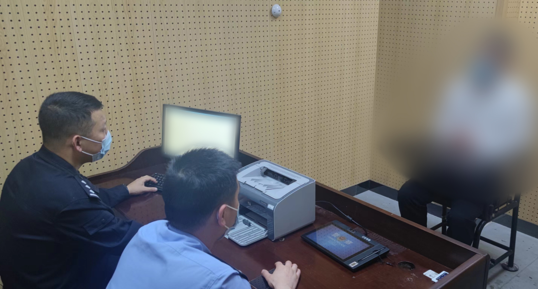 徐某、刘某、黄某，行政处罚