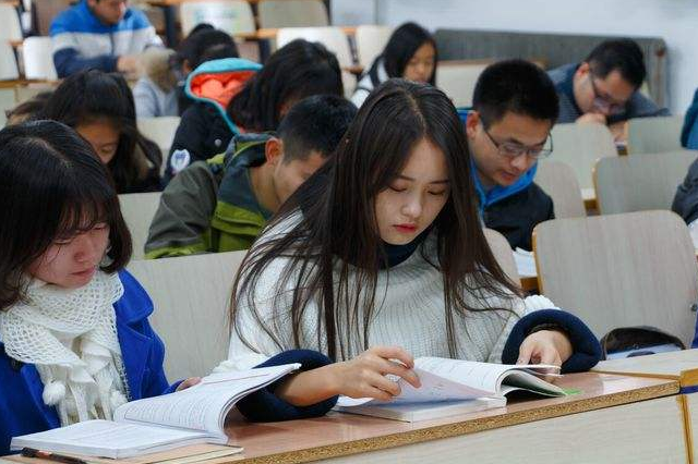 考上985、211大学有多不容易？班主任给出答案，底层父母很心酸