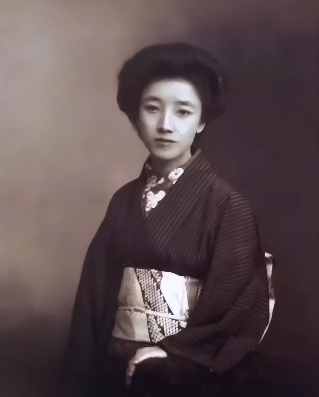 日本99岁尼姑，喝酒吃肉，一生风流，成为偶像觉得愧对中国