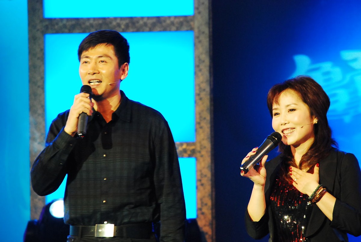 胡月与丈夫陆剑民:平淡地诉说着他俩的浪漫,甜蜜的故事