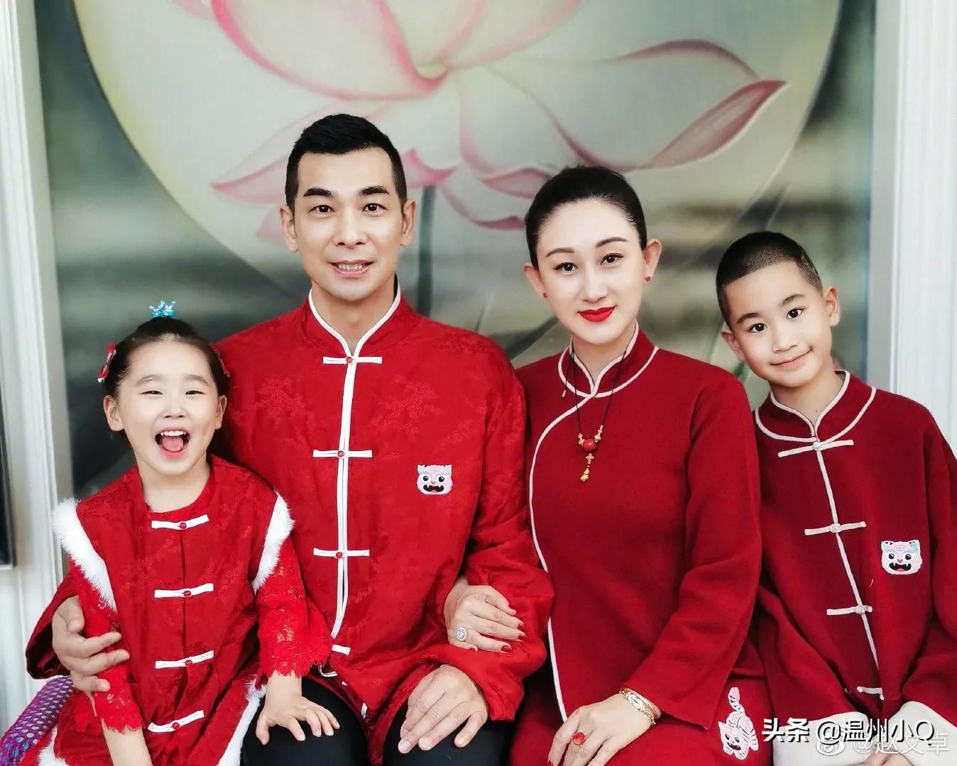 明星们新年晒全家福,其乐融融,幸福得让人羡慕