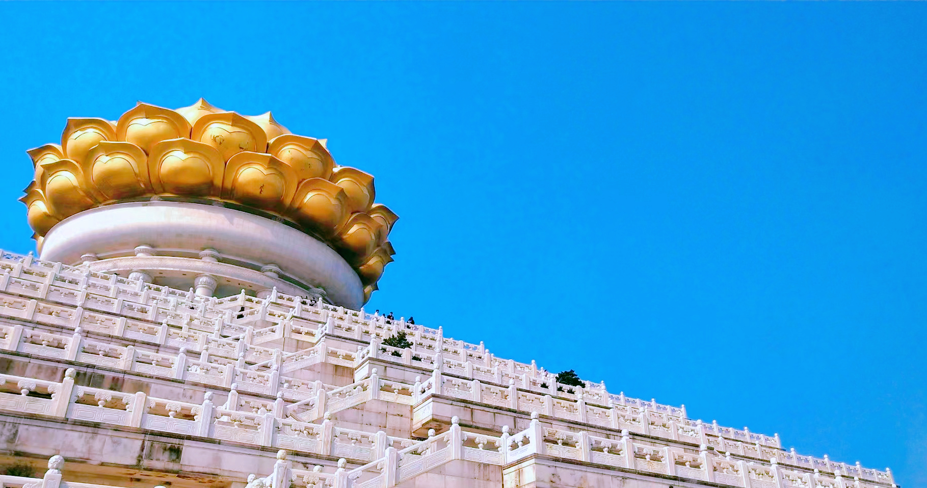 有9项世界第一的寺庙，花超10亿建造，内部金碧辉煌还有电梯