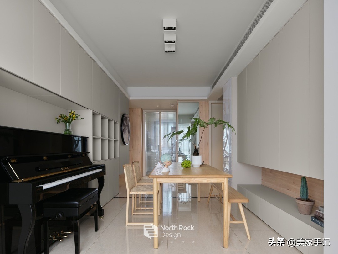 南京夫妻90㎡的家走红网络：坚持客厅不买沙发茶几，入住反而顺心