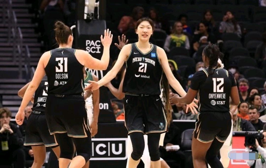 wNBA排名(10分5板！女篮金花绽放WNBA 国际新秀排名第一 战术地位远超李月汝)