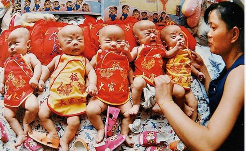 2008奥运福娃有几个(中国首例五胞胎：真人奥运五福娃，妈妈却坦言如果重选，一个不要)