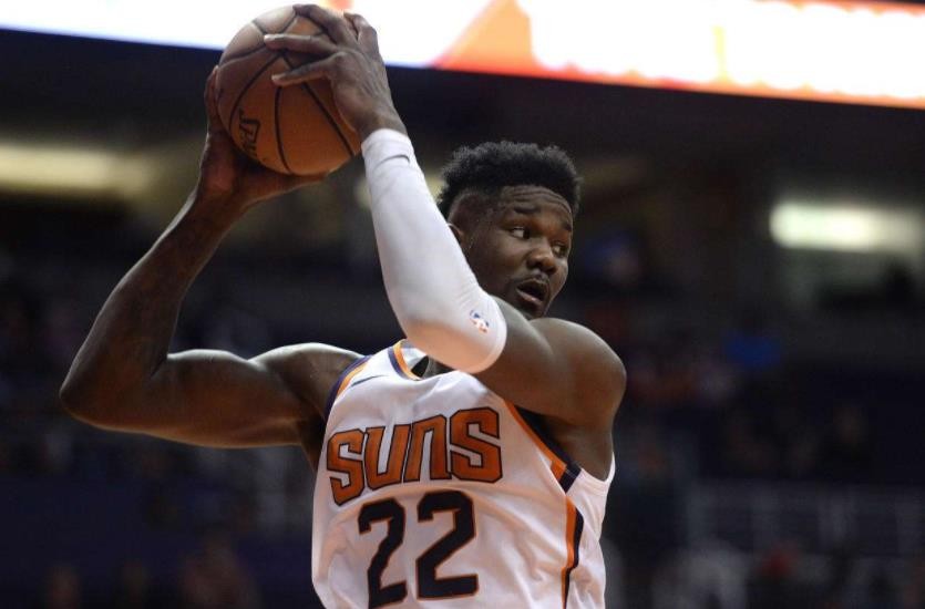 nba有哪些国际中锋（新的顶梁柱！美媒评选新赛季NBA十大中锋：前三名实至名归）