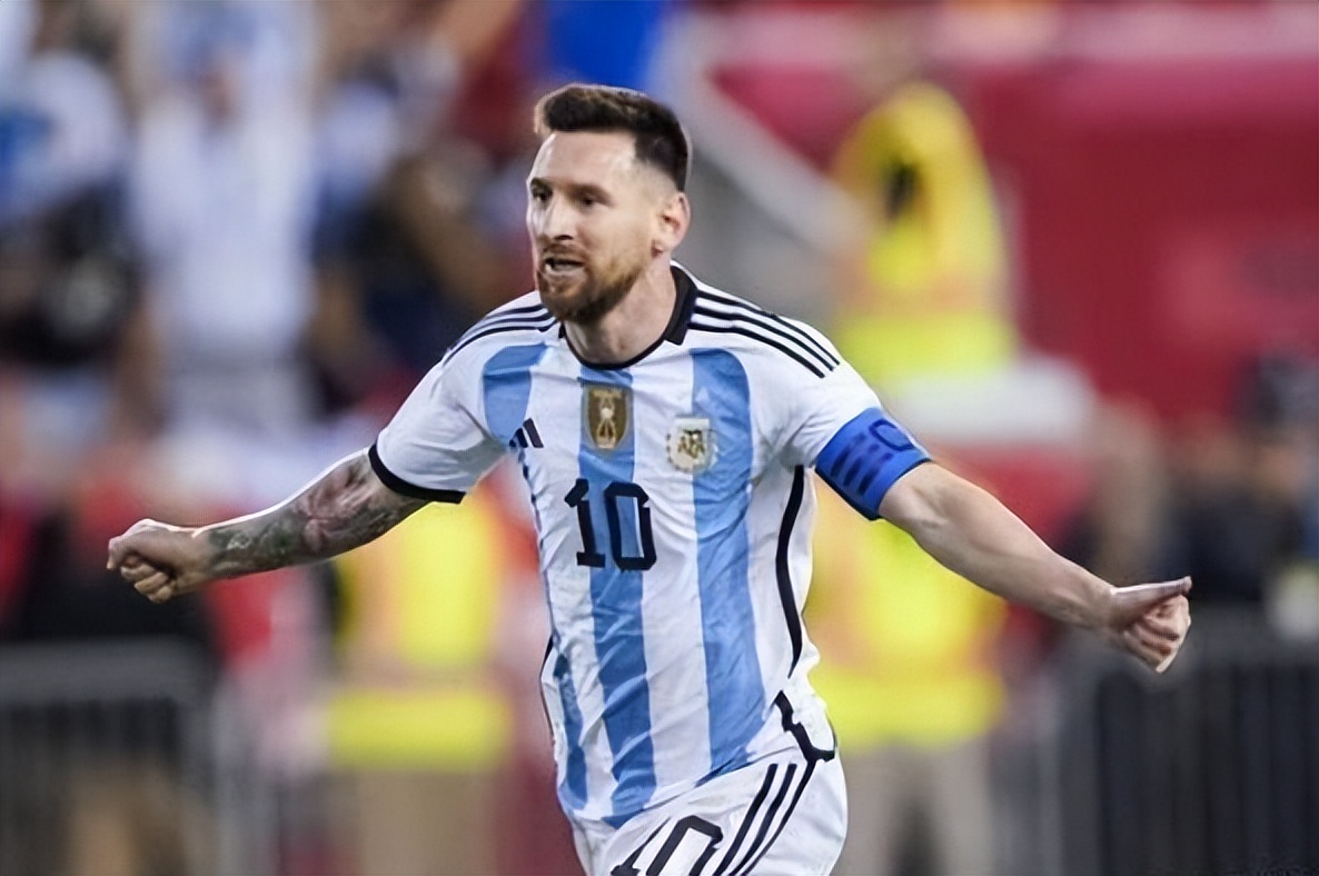 世界杯首个“帽子戏法”！12分钟3次被吹，阿根廷5次射门不如越位