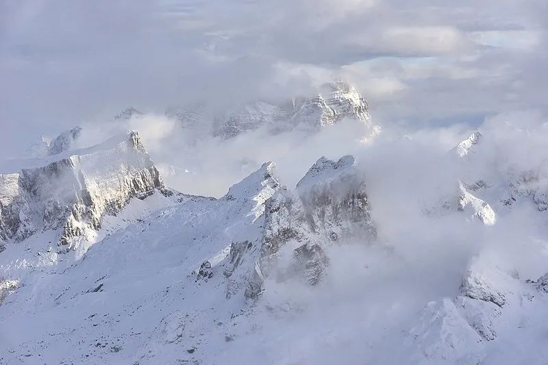 20张冬日摄影佳作，漫天的雪花落下来，浪漫得不像话