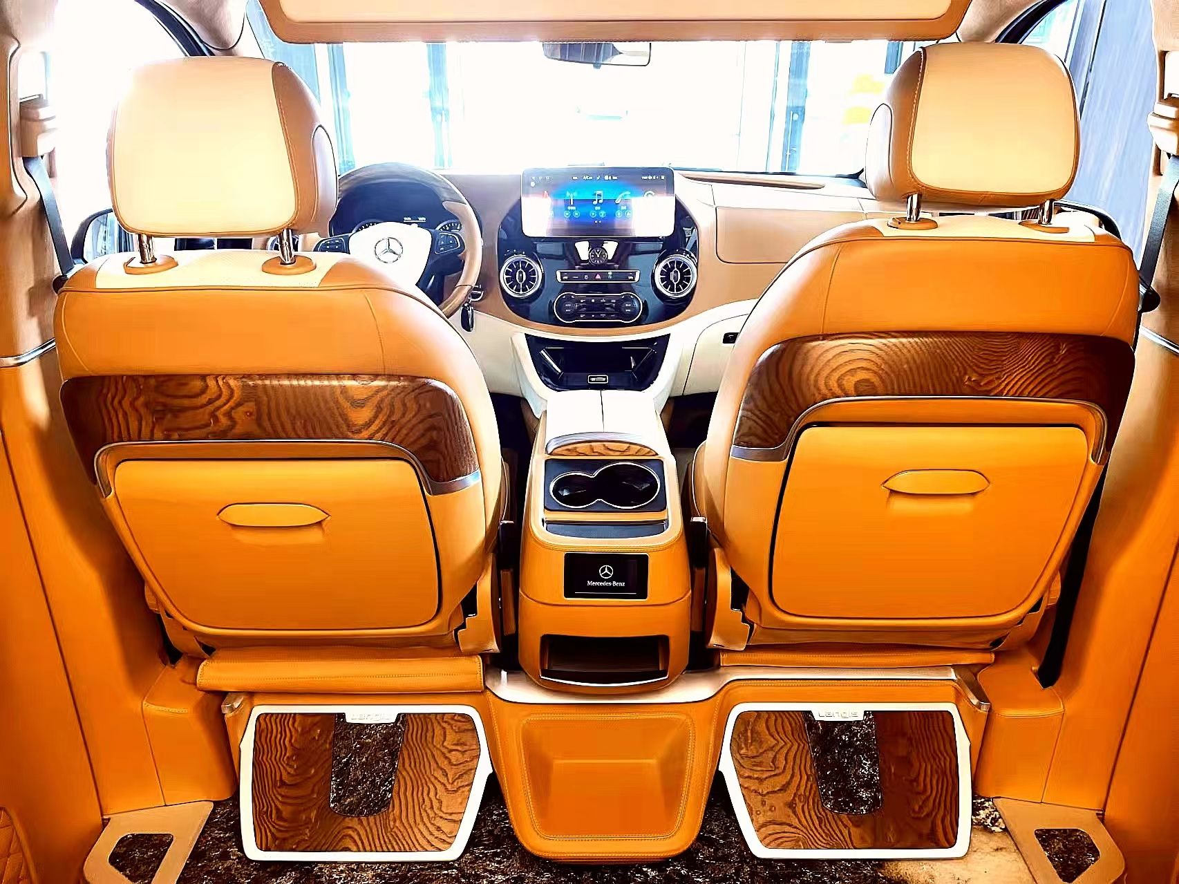 奔驰威霆高顶款“锦绣河山”整车新鲜出炉