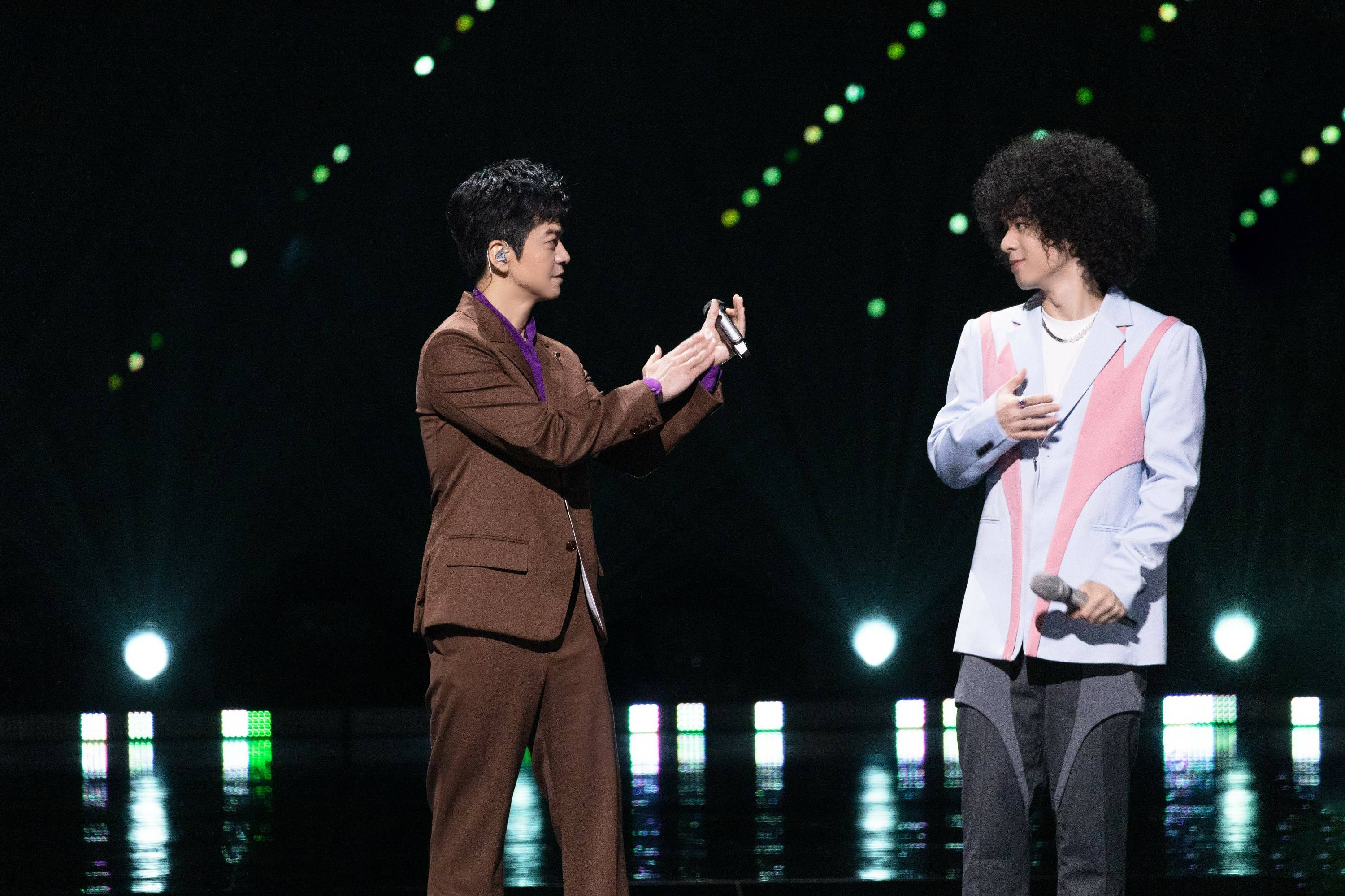 李健曾比特深情演绎《万水千山总是情》默契十足