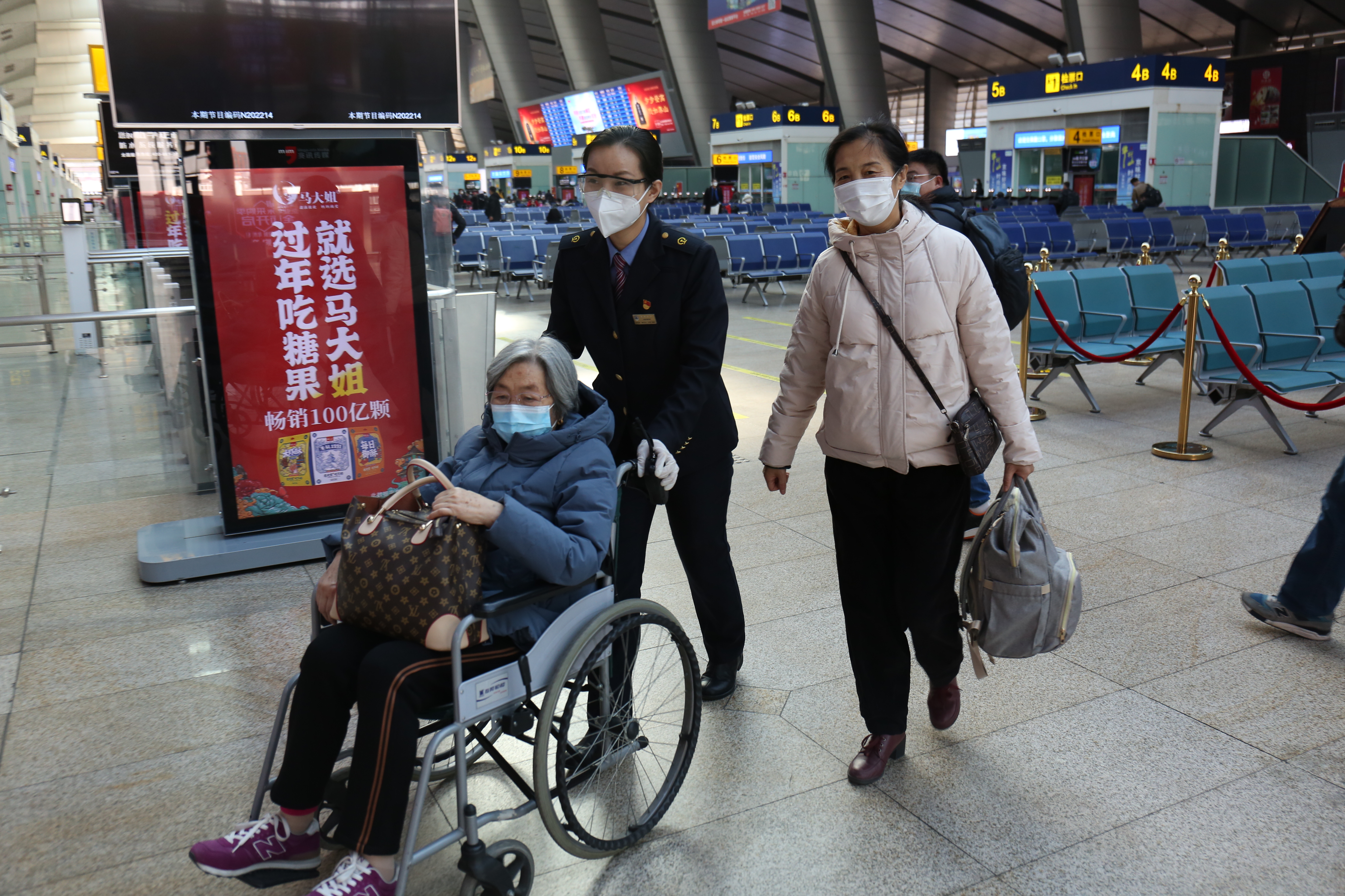 全国铁路8日开始实行新的列车运行图
