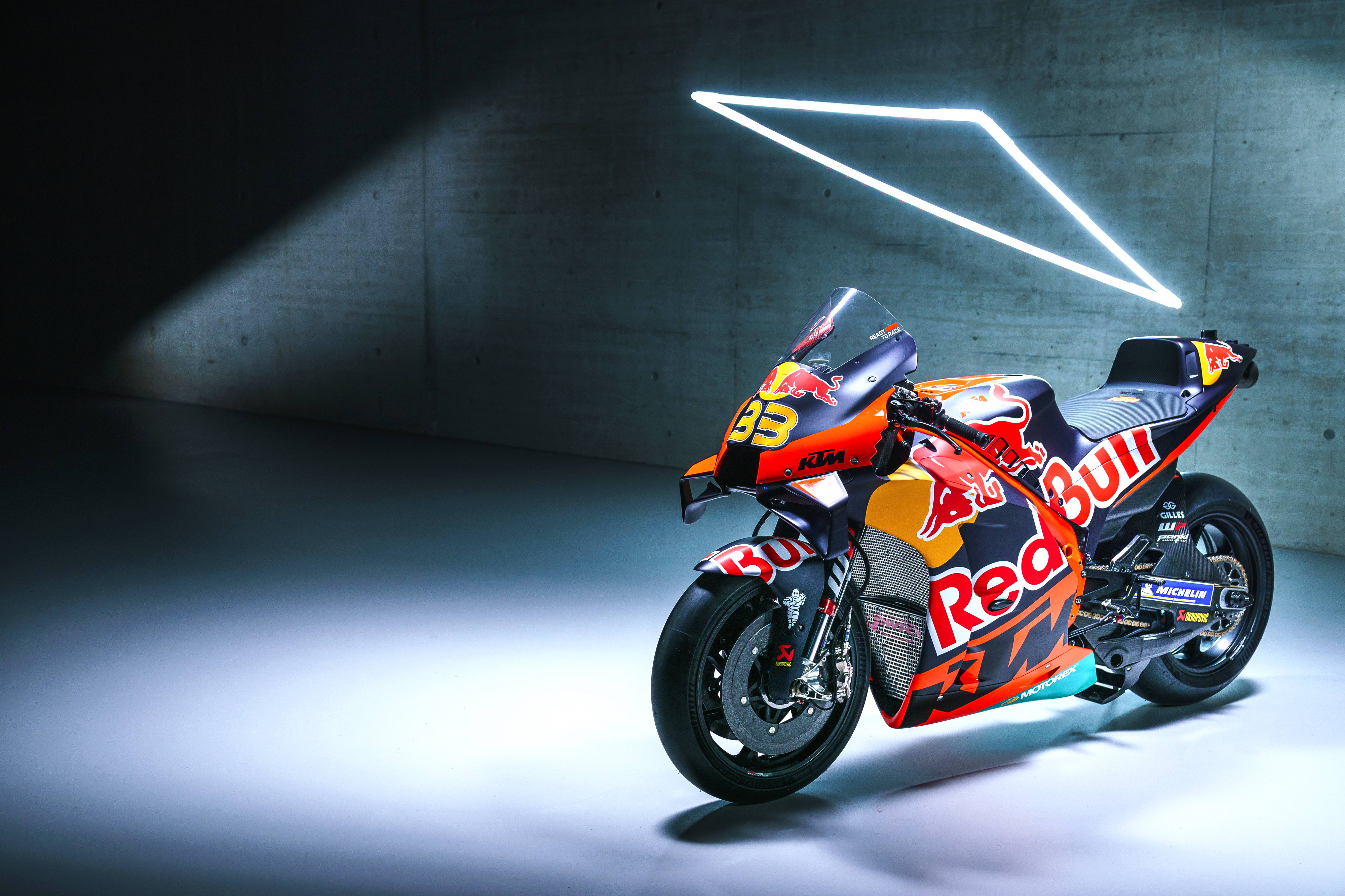 赛车rc比赛(MotoGP 2022：KTM MotoGP 红牛车队的 RC16 赛车)