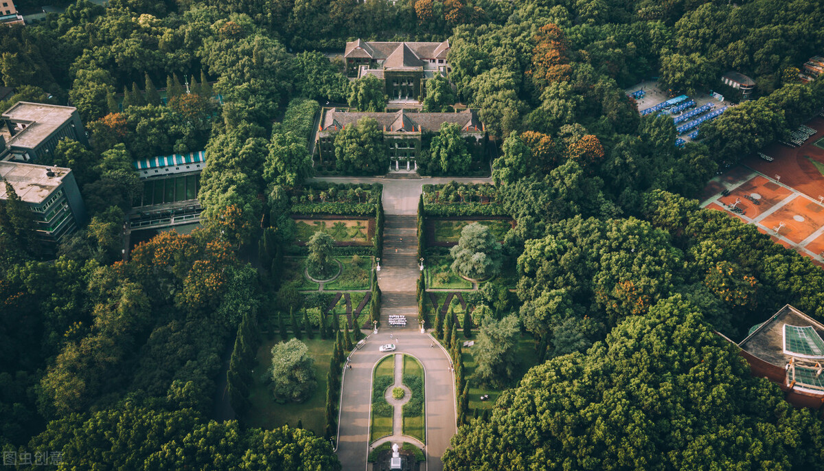 重庆高考志愿公费师范生热，席卷一众985王牌专业，为何会这样？