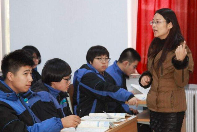 毕业想进铁路局，这4个专业值得学生考虑，招聘数量多且待遇好