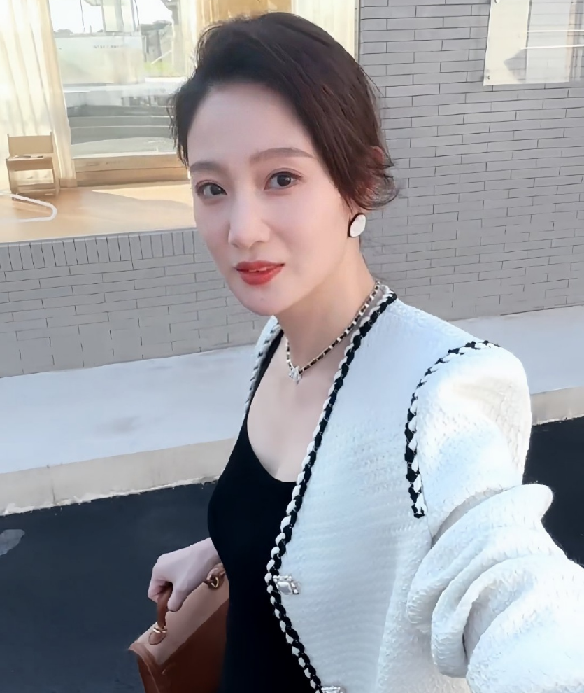 侯梦莎:因军旅剧走红,搭档吴京爆火,嫁演员丈夫毛毅幸福美满