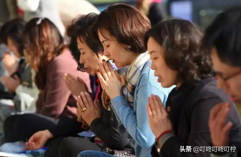 高三学生的家长可以多卑微，孩子不领情，老师看完直言心疼