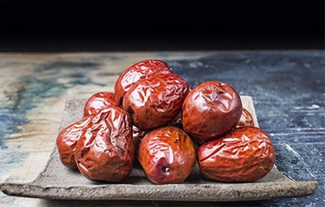 每天一把红枣，可以补气血？却不知，这3类人吃多了反伤身