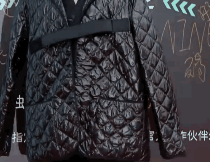 男明星在红毯上作的“怪”，穿丑衣、爱作妖，风头出尽