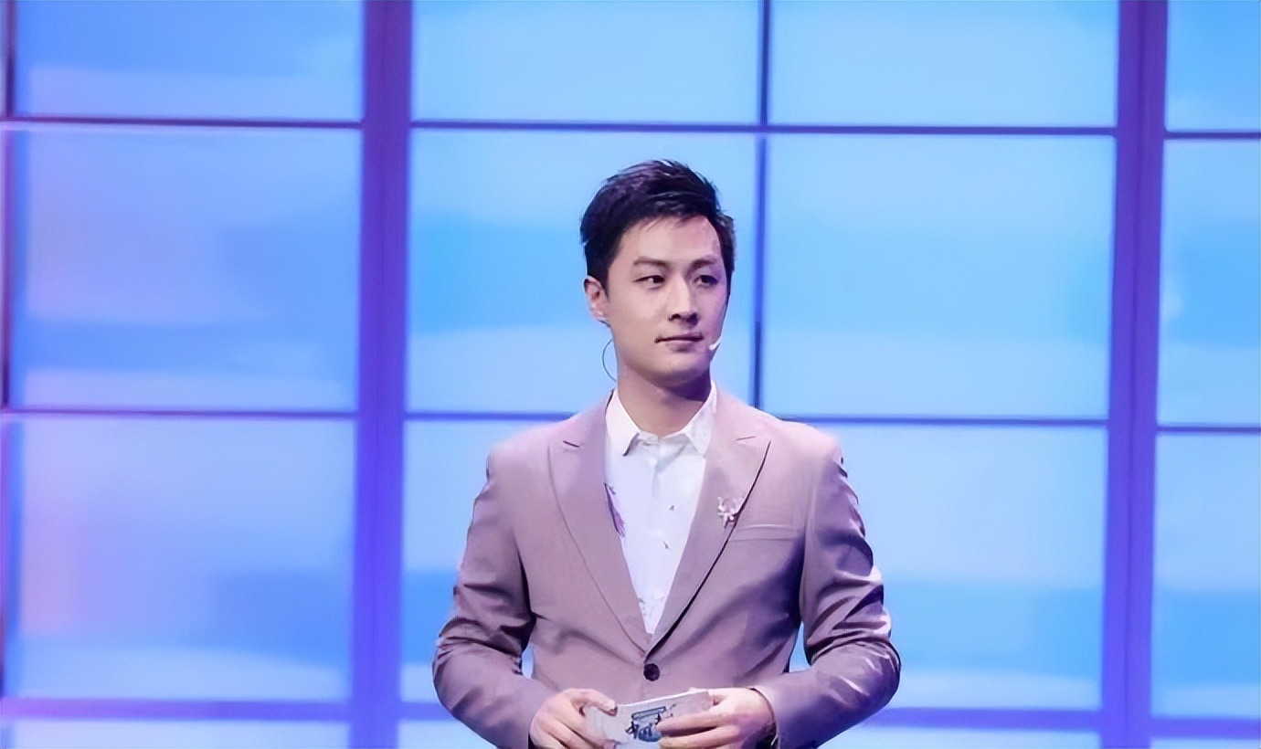 《等着我》主持人舒冬:是暖男也是北大学霸,如今爱情事业双圆满