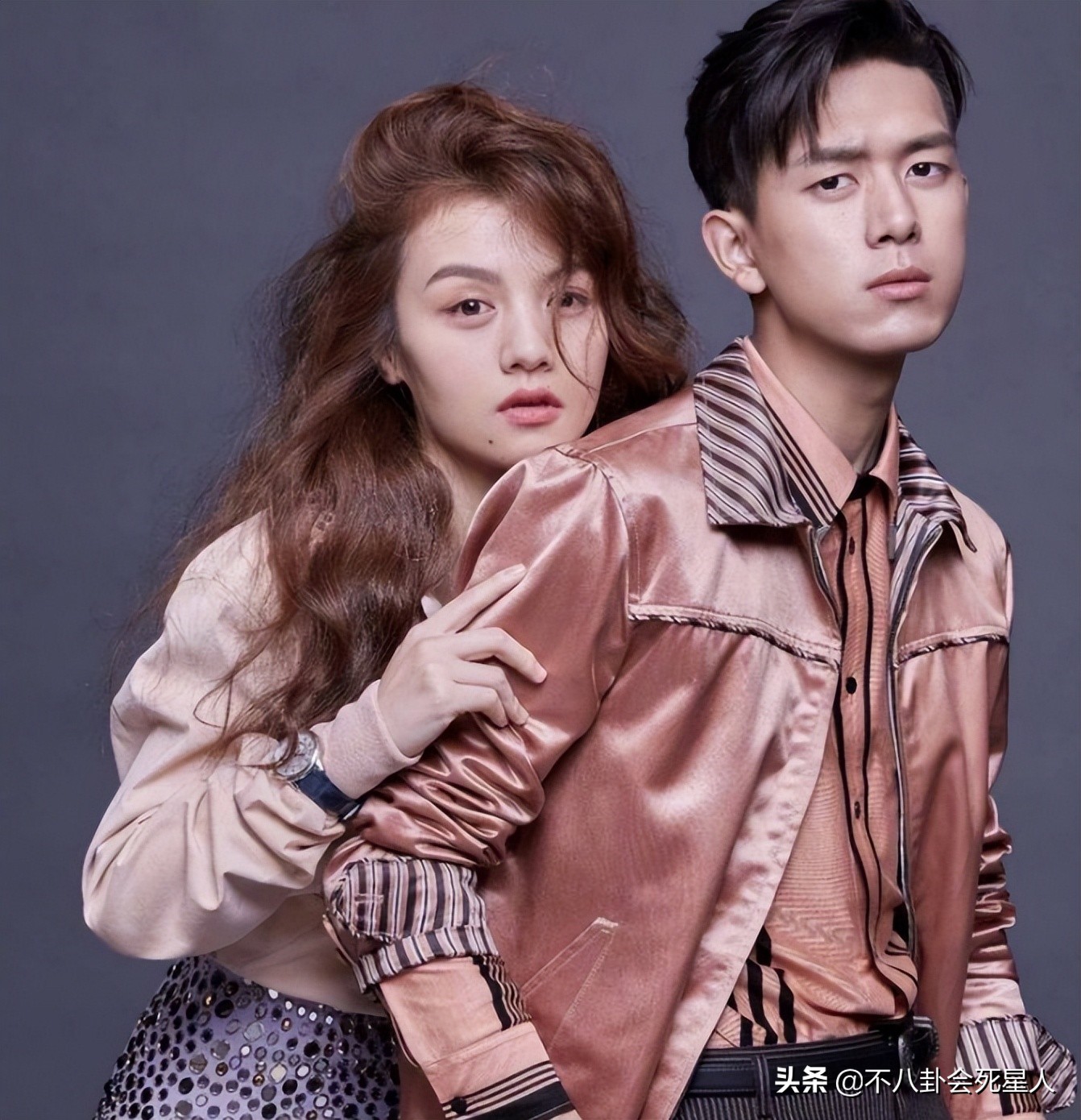 单看个个是美人，合照却开“大头特效”，这些女星被“虐惨”