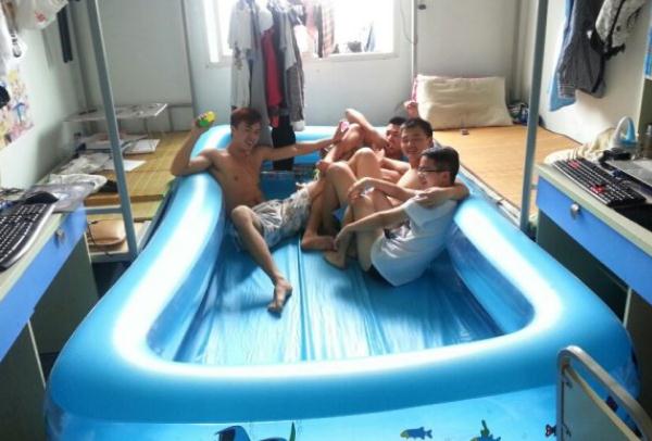 大学宿舍“违禁品”，种类繁多五花八门，宿管阿姨直呼大开眼界