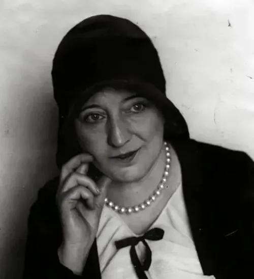 美国绿帽王：妻子把情人养在阁楼里十年，他竟一直被蒙在鼓里