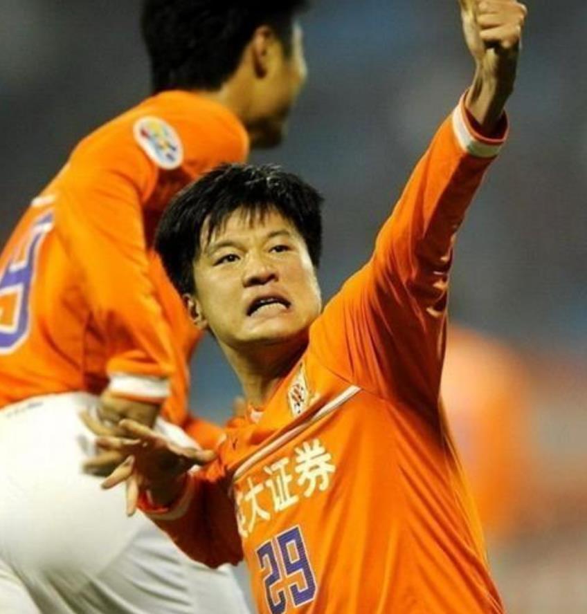 足球划破了天空是什么歌(盘点我心目中的中国足球十大前锋（上）)