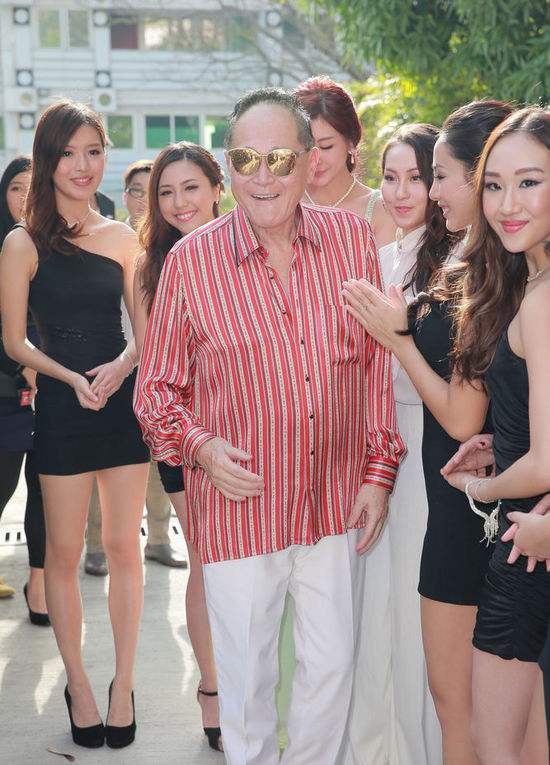 赵世曾的风流人生:5位数女友,3孩子3妈,花100万牵林志玲的手!