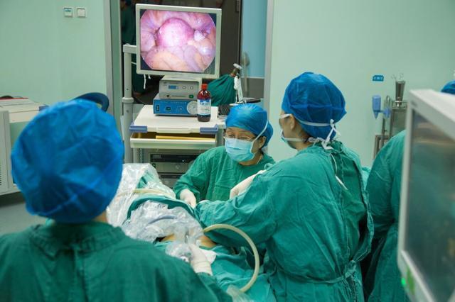 变性手术在治疗过程当中如果操作不当或者运用的手术刀未达到卫生指数