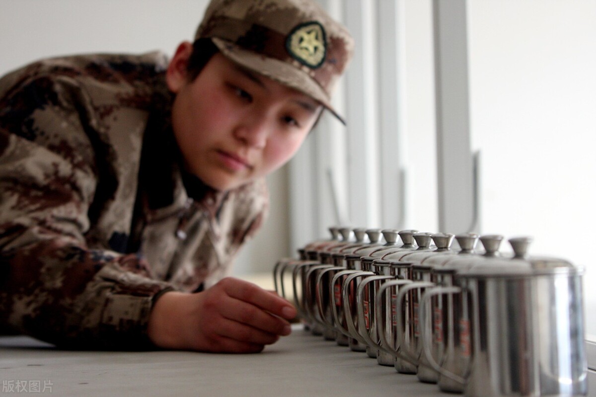 女儿本科应届毕业，想长期留部队，还可以考军校吗？答案在这