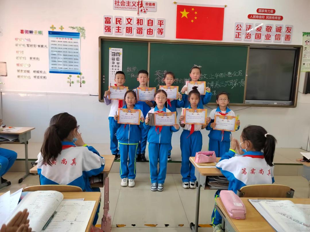 东胜区第五小学:书香润心灵 阅读促成长(图38)