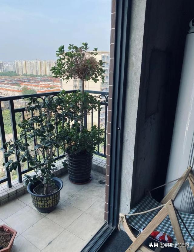 没钱装修，直接住进毛坯房，这对小夫妻的“赤贫风”意外火了