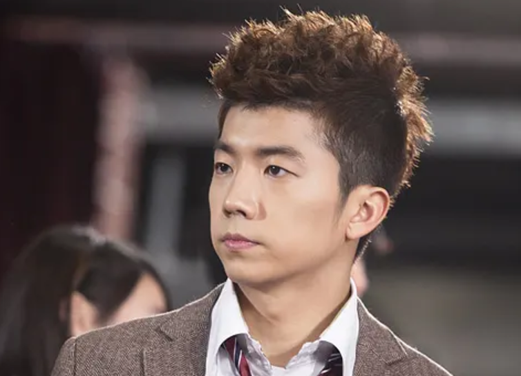 相对于其他演员而言,张佑荣本人还是主要从事音乐事业,而《dream high