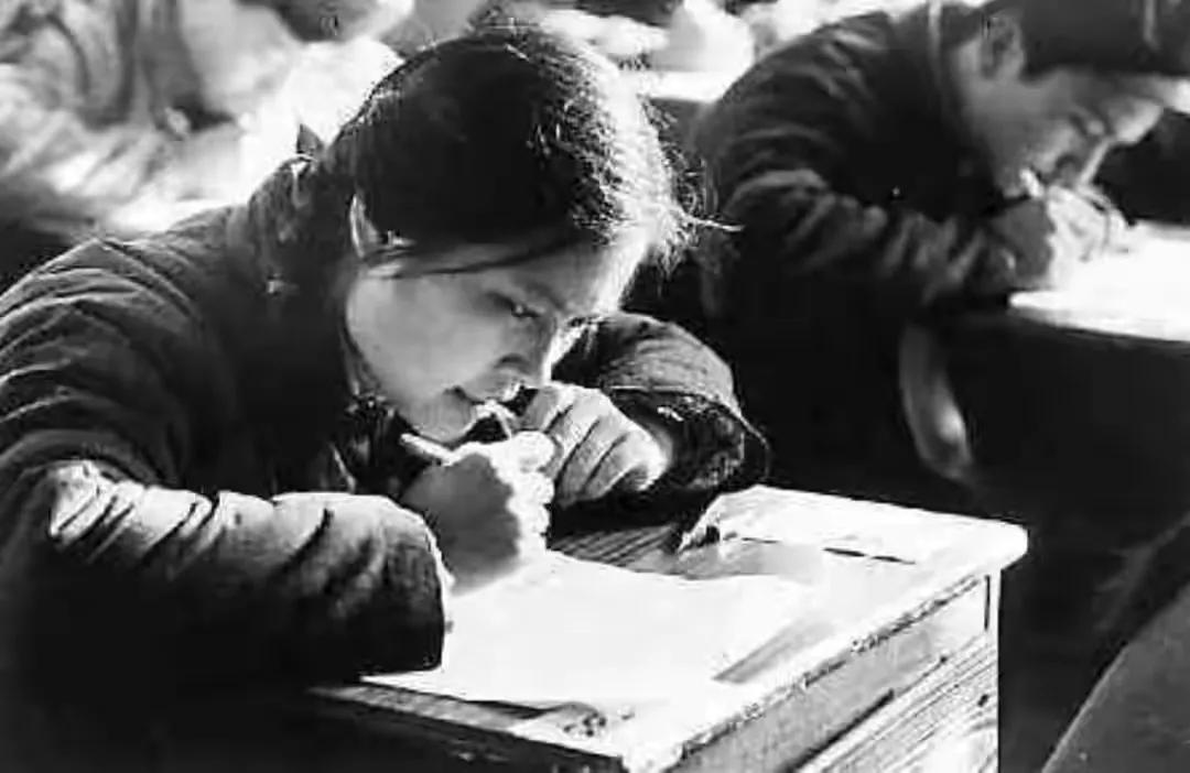 高考首位女状元：语文差1分满分，作文登人民日报，现发展如何？