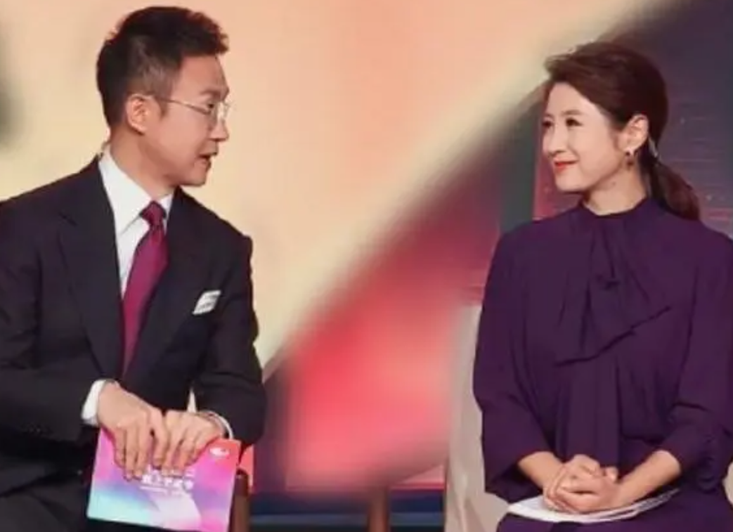 央视主持人刚强:娶二婚春妮为妻,43岁当了爸爸,今一家3口幸福美满