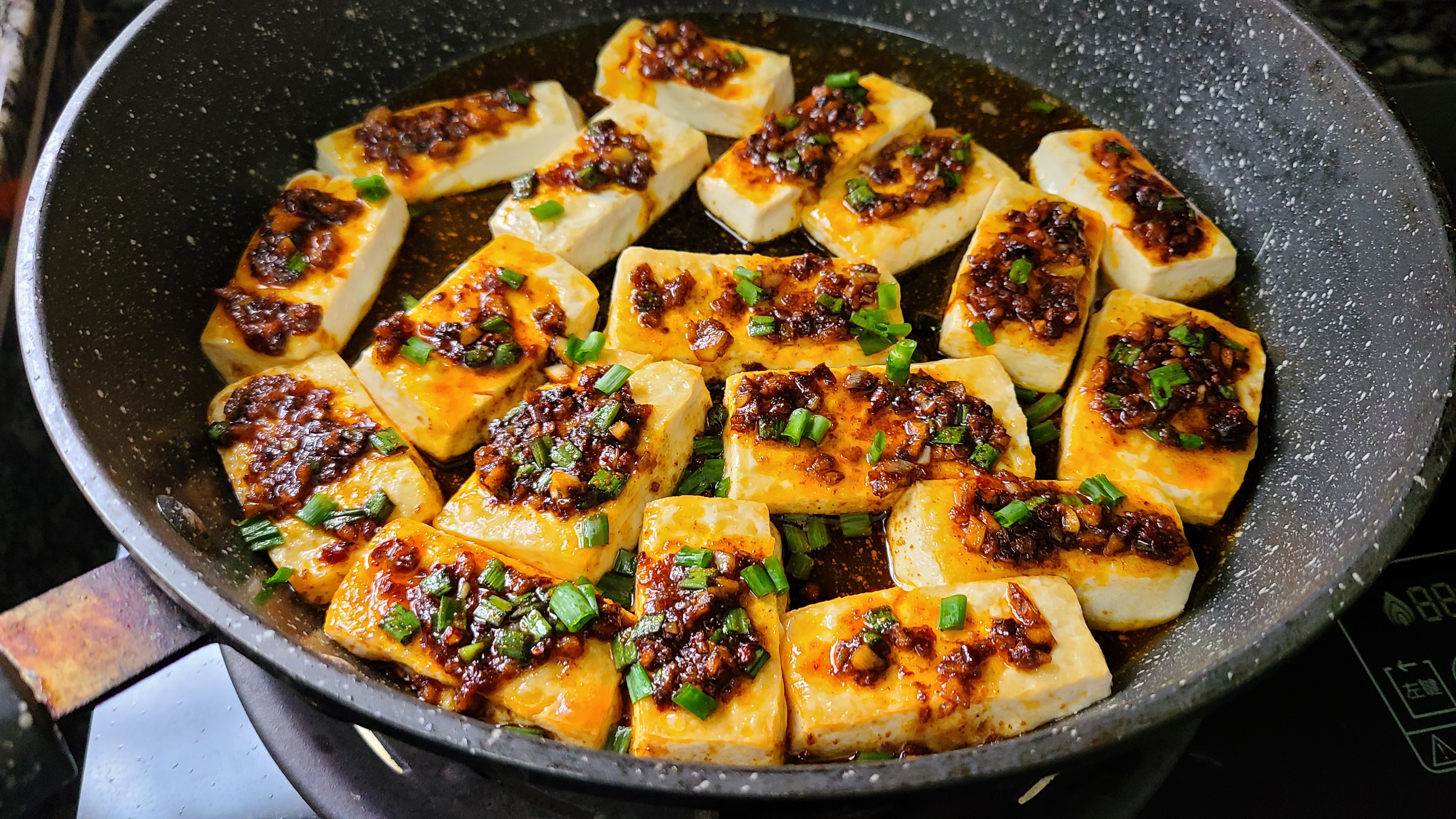 铁板豆腐在广东出了名，老厨师教的特色做法，好吃入味