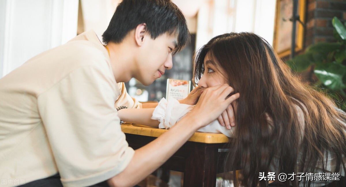 拥抱一次怎么够(想保持真正高质量的亲密关系,不单单只靠一张床,还需