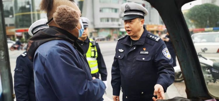 创文进行时｜汉中交警一大队：联合执法吹开“文明花”