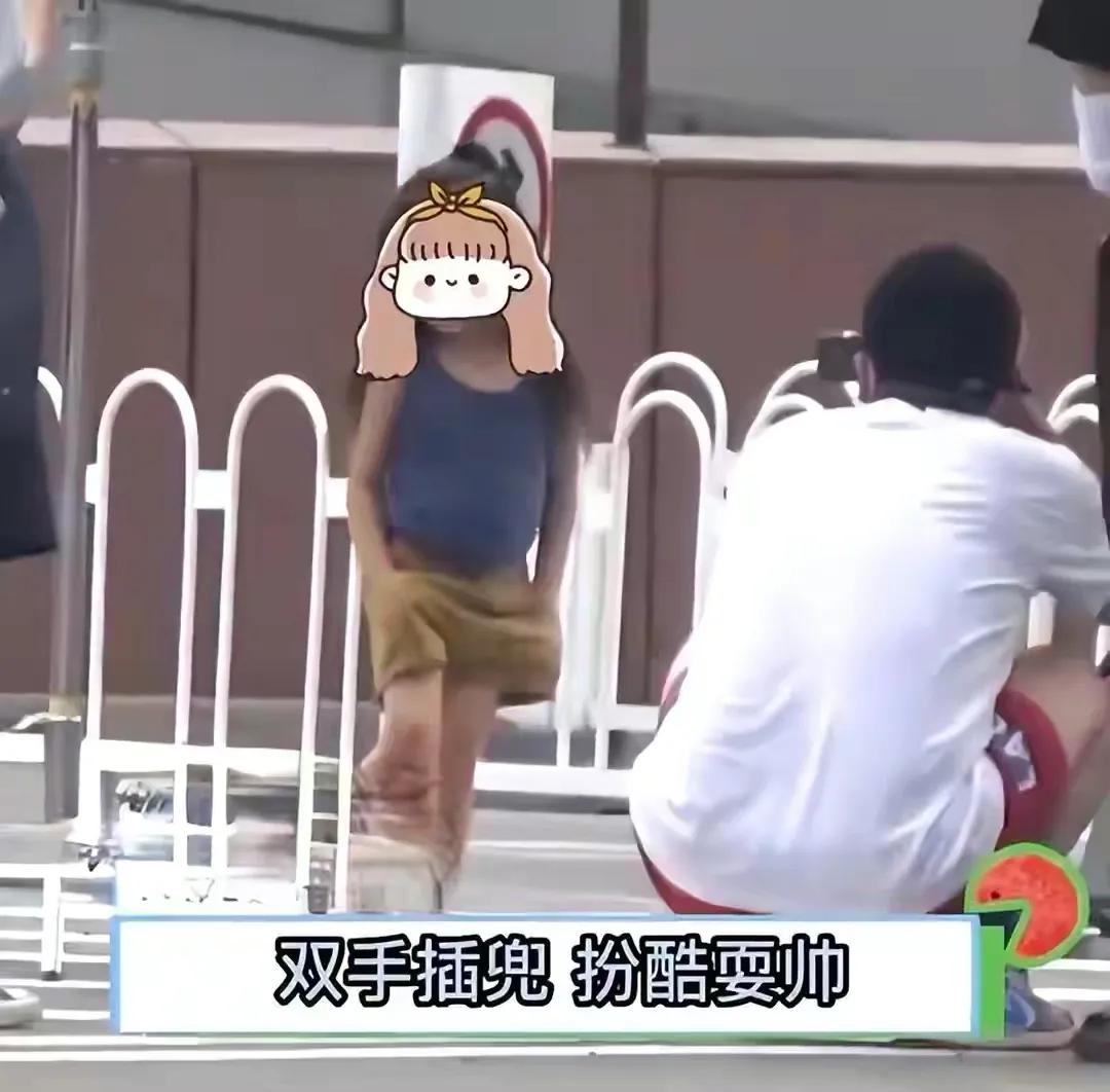 高圆圆片场和女儿互动温馨有爱，3岁Rhea活泼可爱，镜头感很强