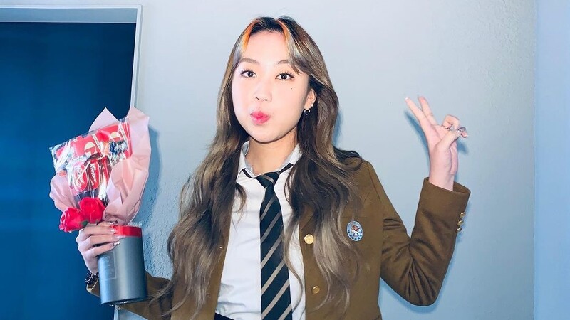 2019年参加高人气嘻哈选秀节目《高等rapper3》时,她还是个16岁,留著