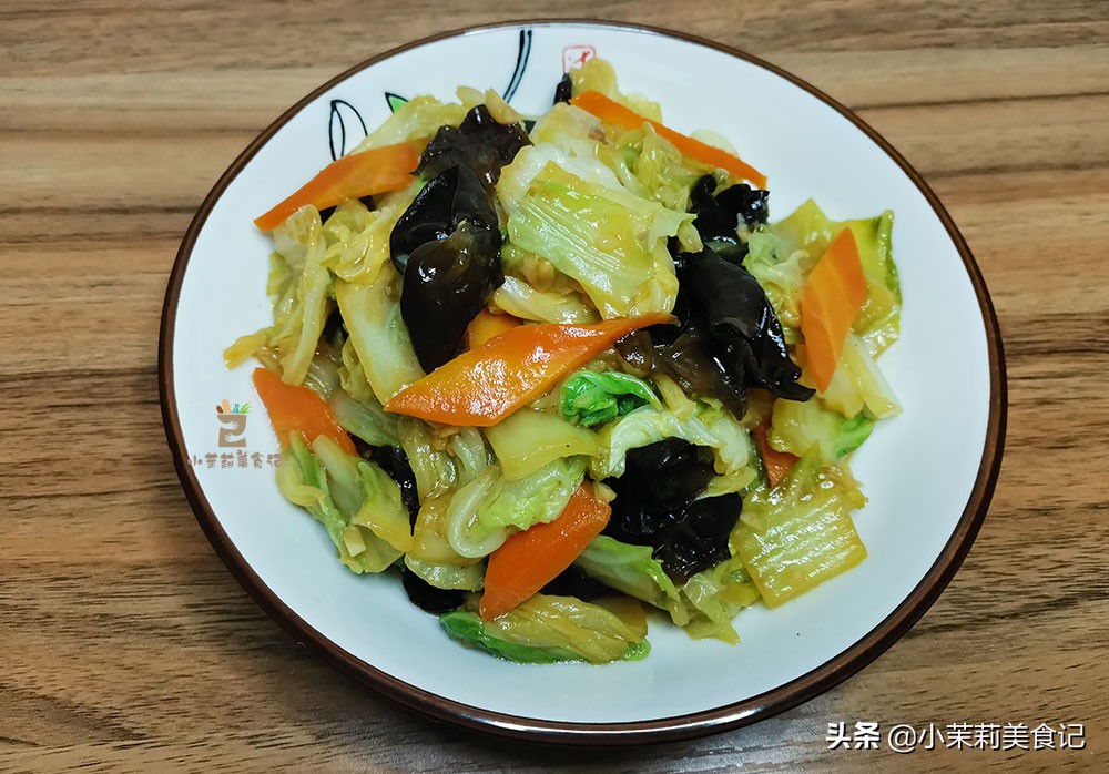 冬天皮肤干燥，别光喝水，8种“高维C”食物要多吃，水润气色好