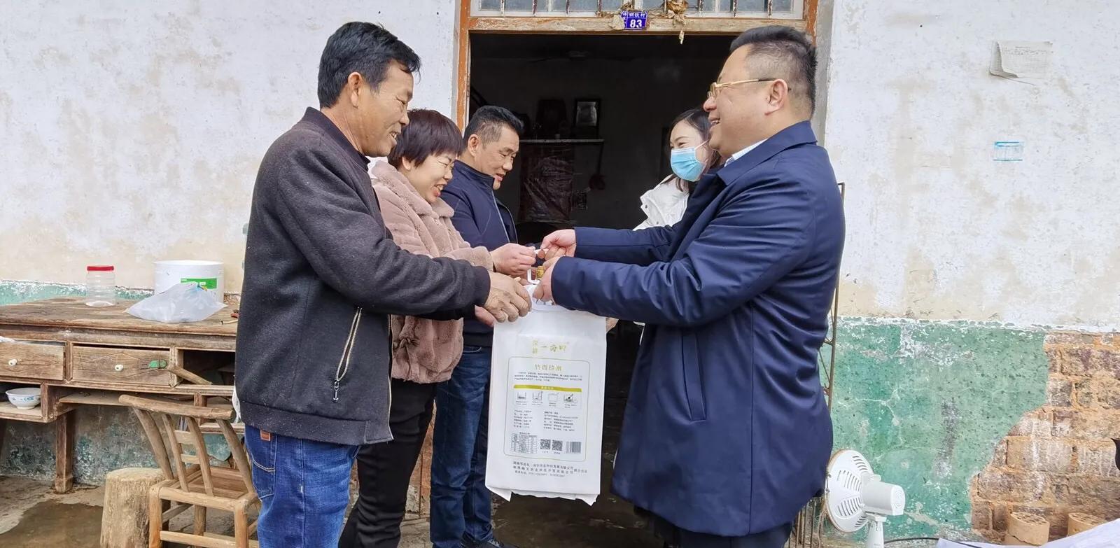 湘潭市第一人民医院开展“党员新春送温暖”志愿活动