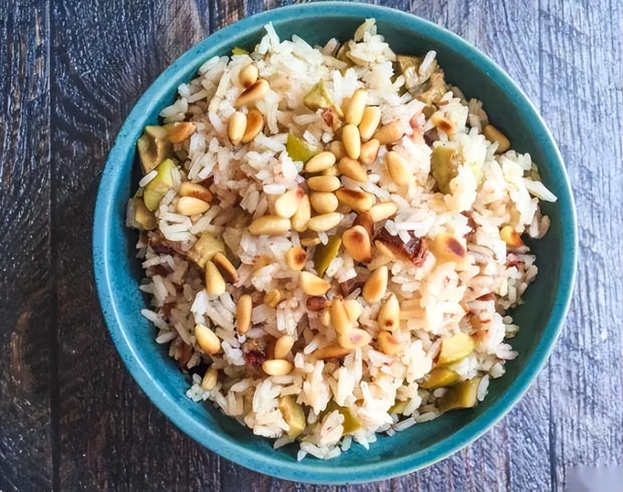 世界杯各國特色美食（卡塔爾世界杯能吃什么？啤酒100元1瓶，蔬菜沙拉76元，看看值嗎？）