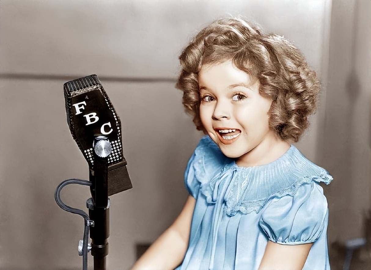 秀兰·邓波儿:3岁出道7岁拿小金人,长大也很漂亮,为何就过气了