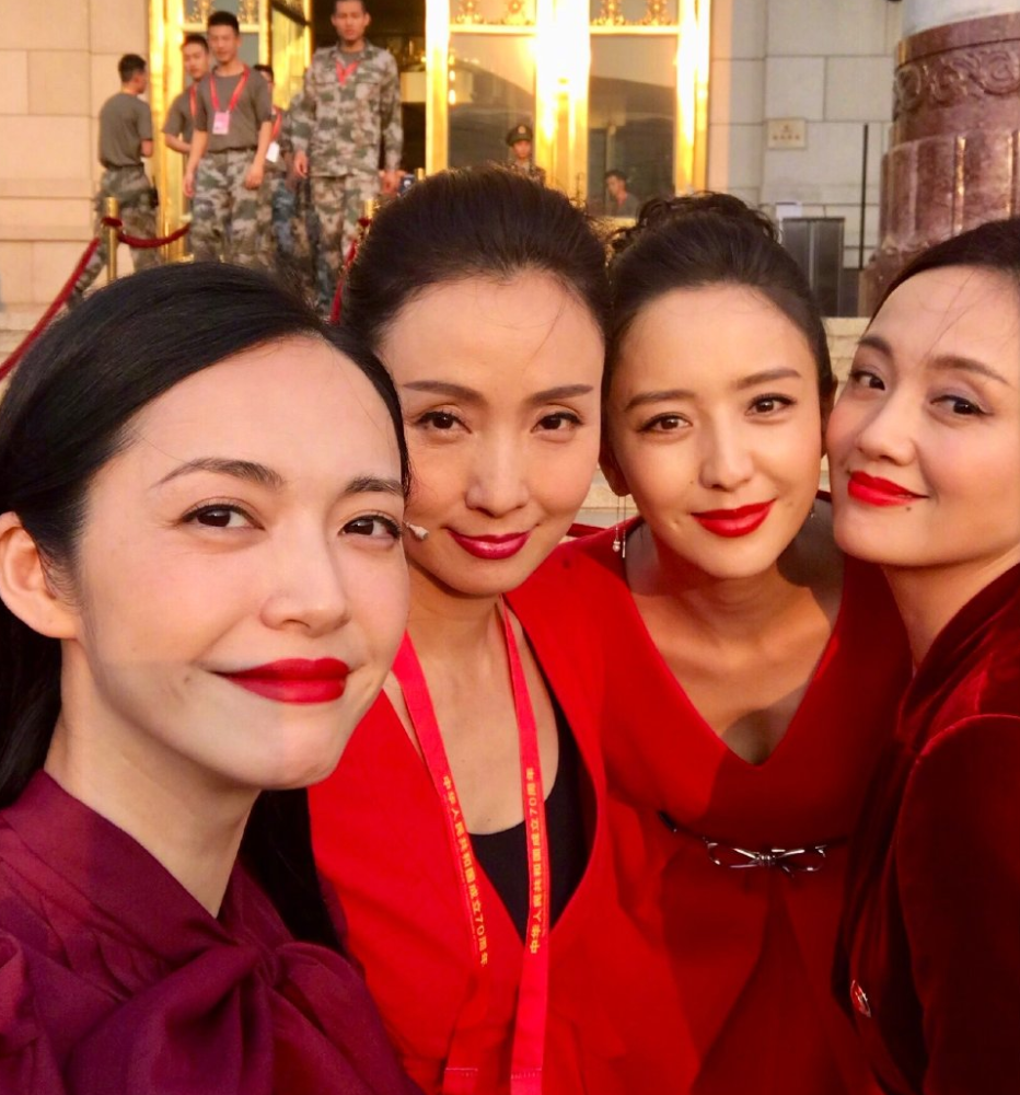 纸片人,排骨胸,行走的"骷髅",这些女星瘦成这样,真不好看啊