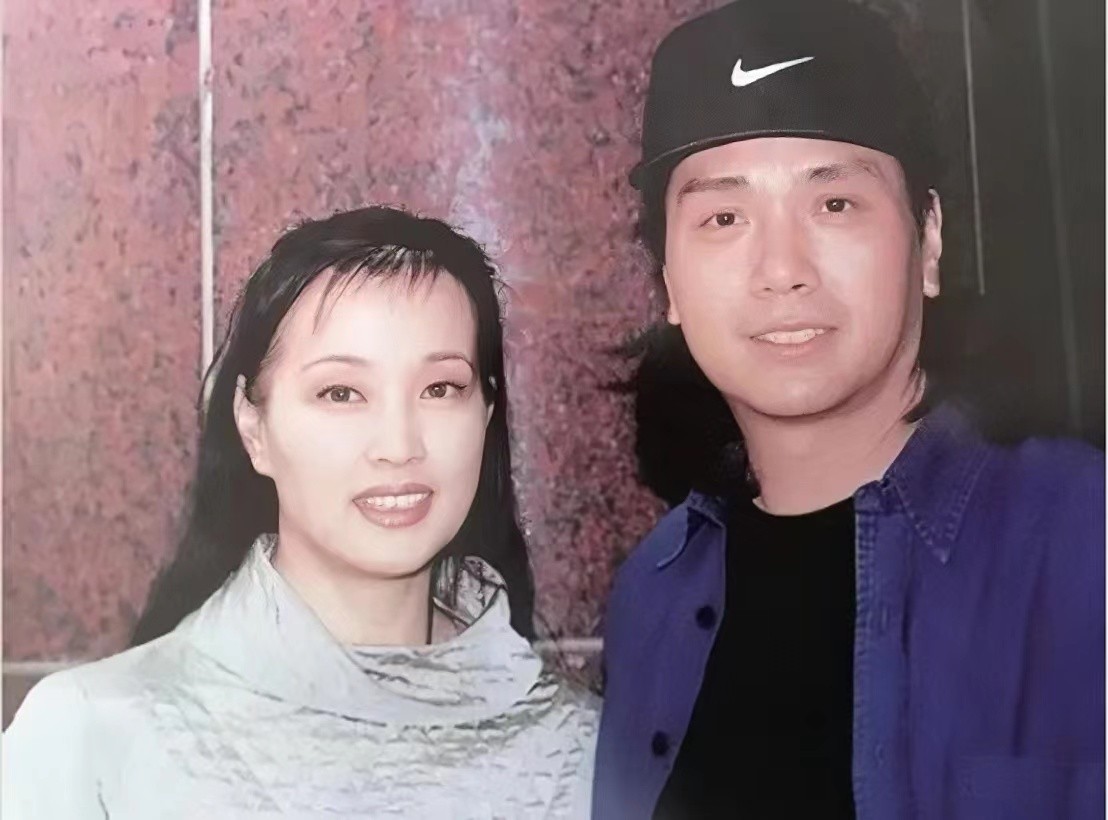 沧桑阿峰：难忘和刘晓庆两年婚姻，余生只想做儿子的好父亲