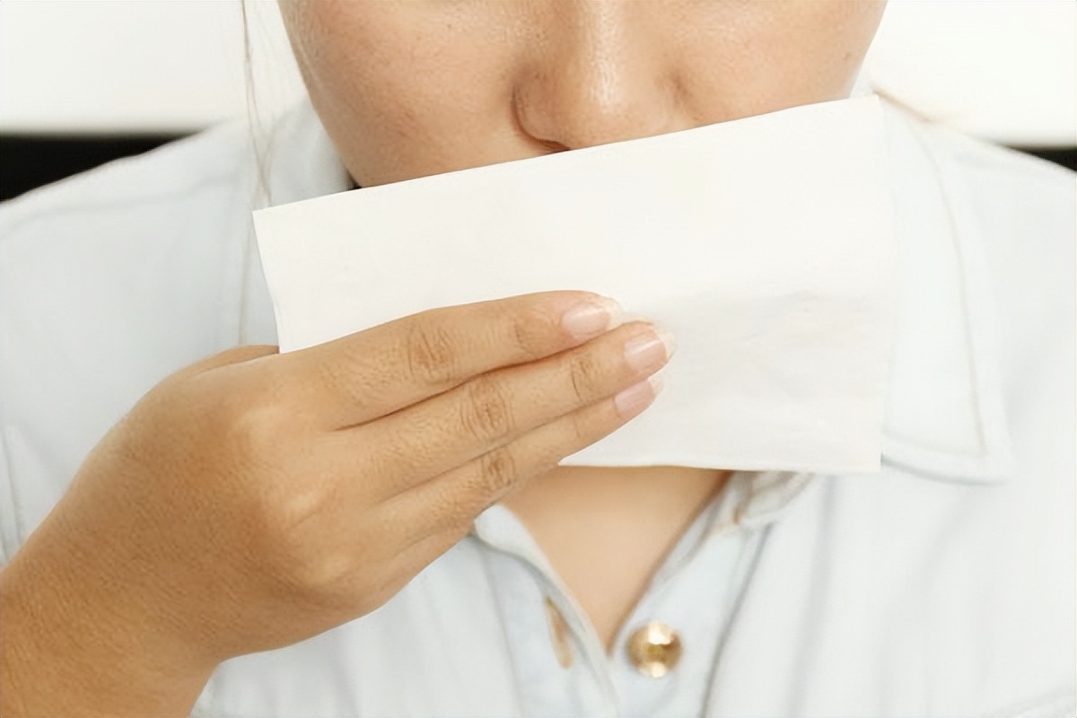 泡沫痰、白痰、黄痰、黑痰，都是在暗示身体有毛病了？别理解错