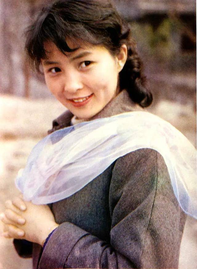 80年代女星李羚：不爱高官爱寒门，大13岁初恋丈夫的爱让人泪目