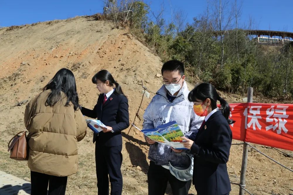 【法治宣传】石棉县人民检察院打出为民办实事三月普法宣传“组合拳”