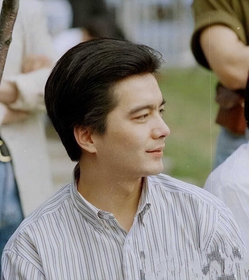 许亚军:4段婚姻2个孩子,与何晴离婚后,他的婚姻状况怎样了?